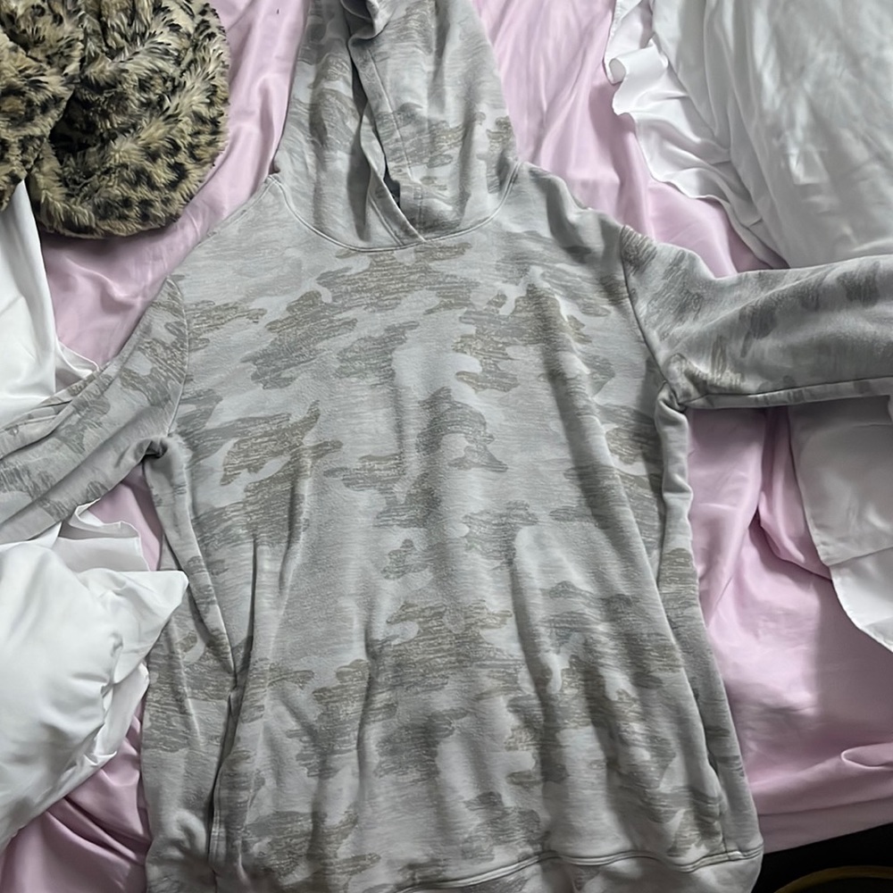 Athleta Girl Sweatshirt! White/gray camo size girls xl
